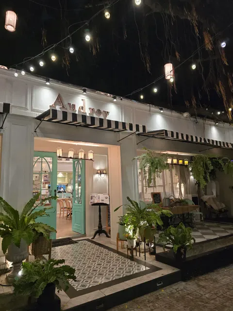 AUDREY CAFE & BISTRO