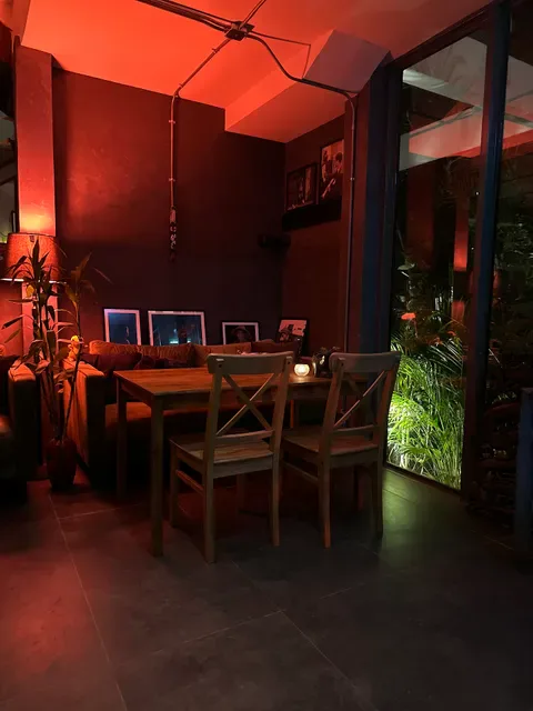 Earth House | Restaurant | Wine Bar