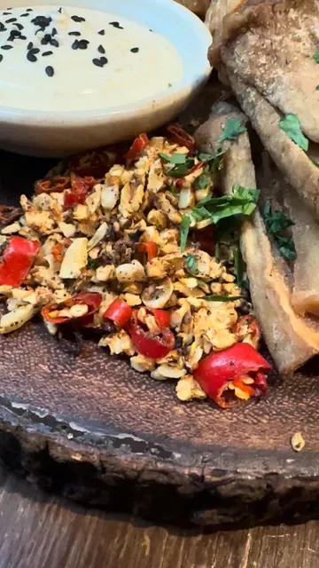 Earth House | Restaurant | Wine Bar