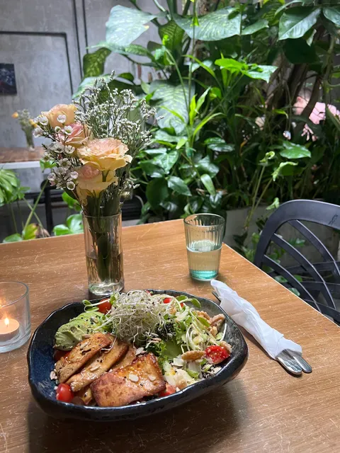 Earth House | Restaurant | Wine Bar