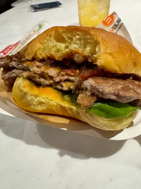 Easy Burger (Phrom Phong)