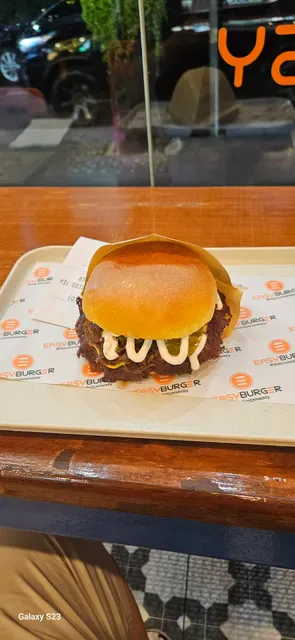 Easy Burger (Phrom Phong)