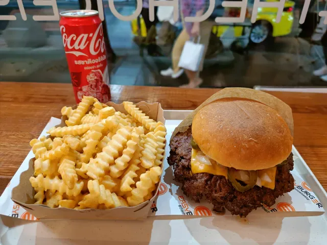 Easy Burger (Phrom Phong)
