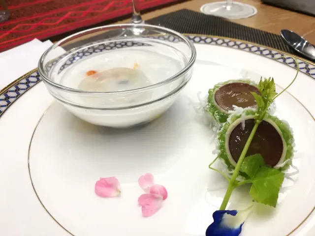 KHAO (Ekkamai)