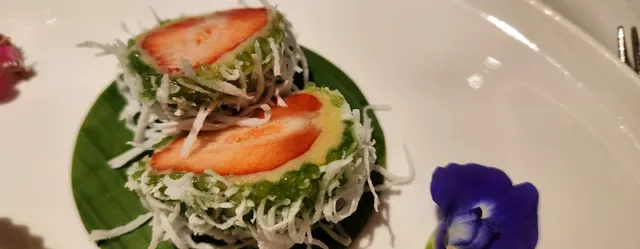 KHAO (Ekkamai)