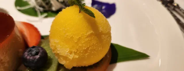 KHAO (Ekkamai)