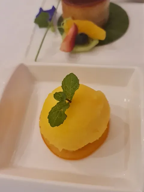 KHAO (Ekkamai)