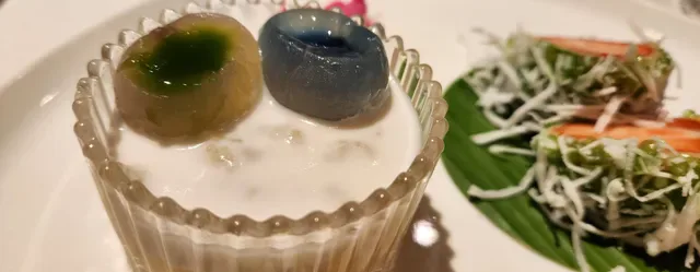 KHAO (Ekkamai)