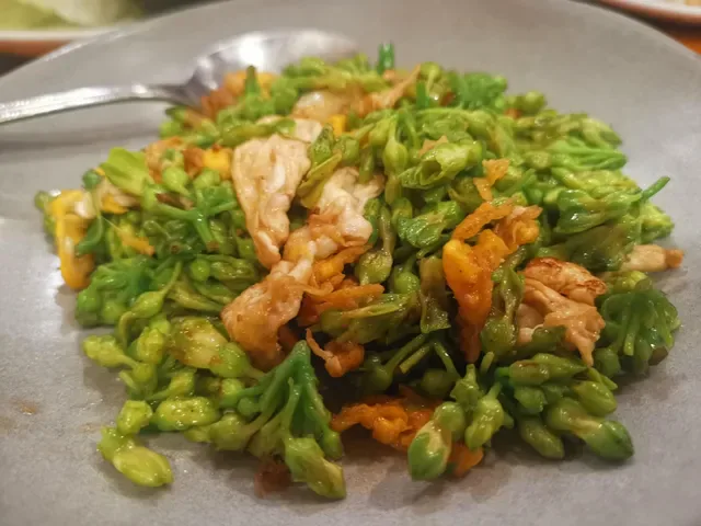 KhuaKling PakSod Thong Lo