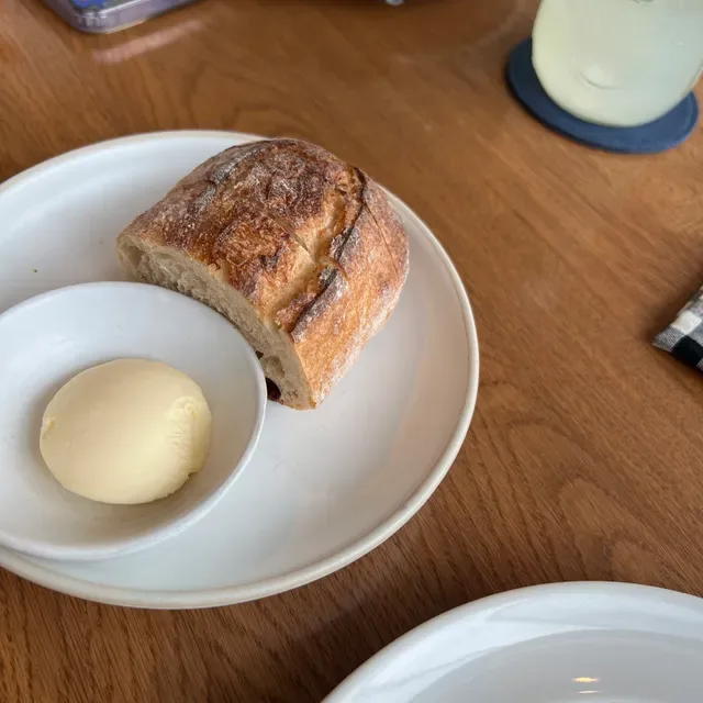 ROAST coffee & eatery