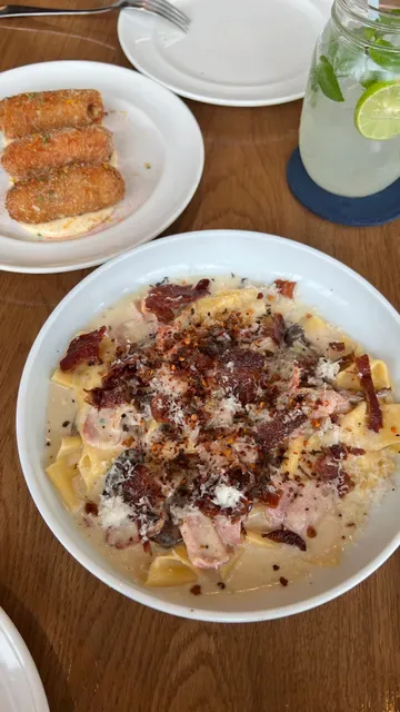 ROAST coffee & eatery