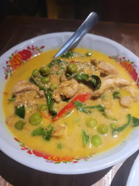 Sri Trat Restaurant and Bar