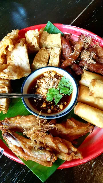 Sri Trat Restaurant and Bar
