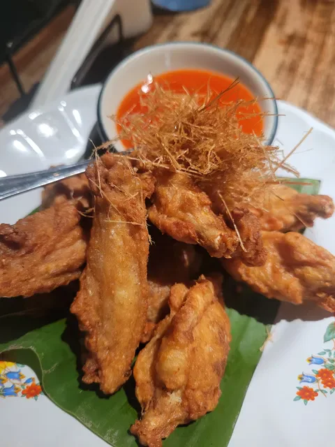 Sri Trat Restaurant and Bar