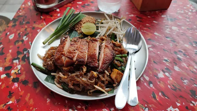 Padthai Chapaa - Asoke