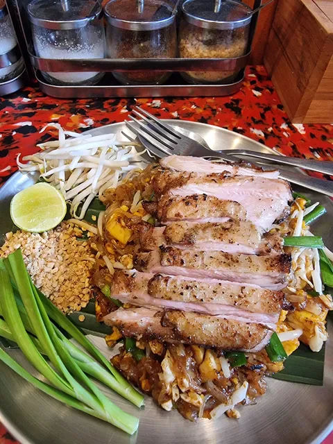 Padthai Chapaa - Asoke