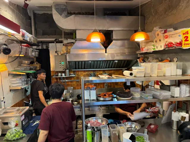Padthai Chapaa - Asoke
