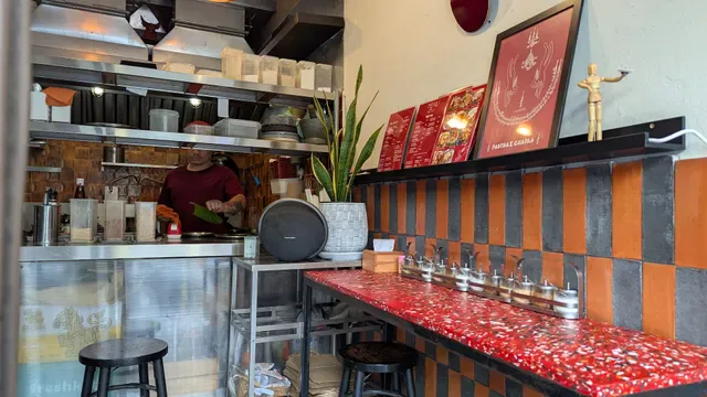 Padthai Chapaa - Asoke