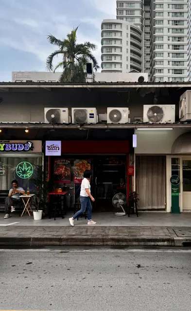 Padthai Chapaa - Asoke