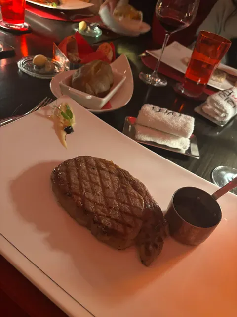 Rib Room & Bar Steakhouse