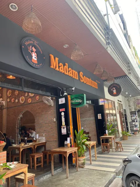 Madam Somtum