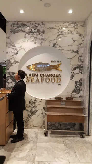 Laem Charoen Seafood Central World
