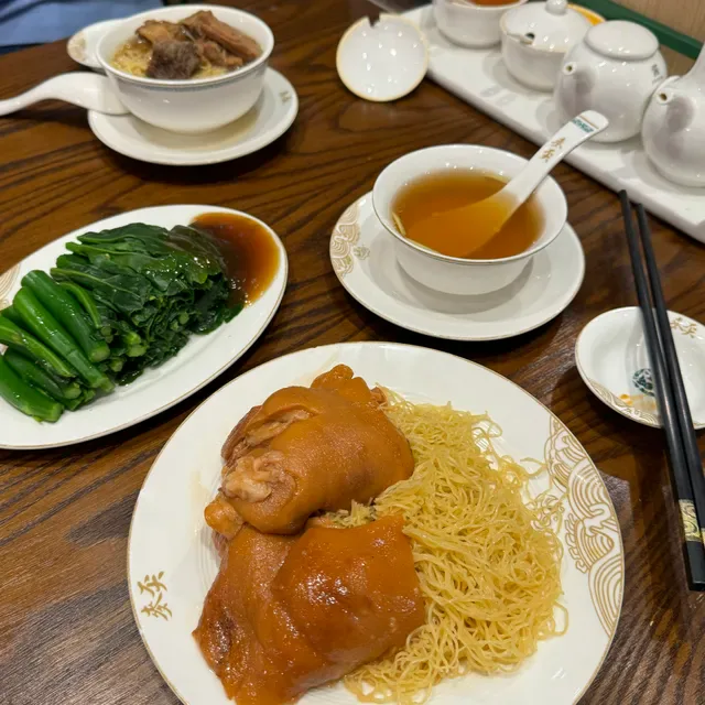 Mak's Noodle Centralworld Branch