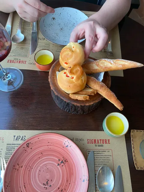 UNOMAS - Spanish Restaurant & Bar