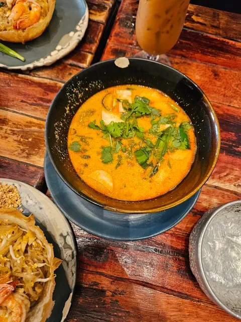 Pad Thai Kratong Thong by ama