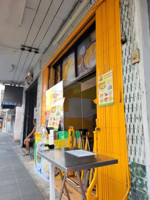 Pa Lek-Pa Yai mango sticky rice (ข้าวเหนียวมะม่วงป้าเล็ก-ป้าใหญ่)