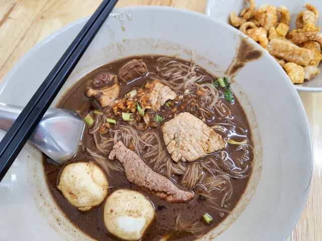 ก๋วยเตี๋ยวเรือแม่พลอย (Mae Ploy Boat Noodles)
