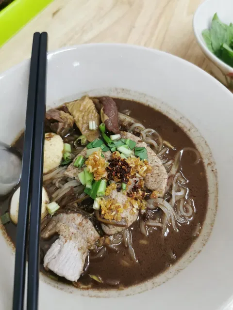 ก๋วยเตี๋ยวเรือแม่พลอย (Mae Ploy Boat Noodles)