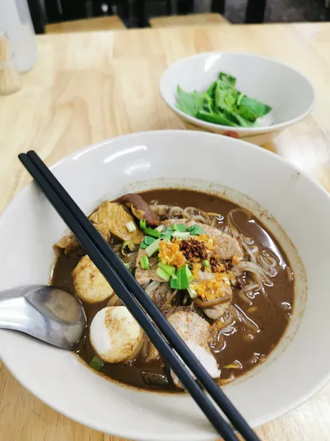 ก๋วยเตี๋ยวเรือแม่พลอย (Mae Ploy Boat Noodles)
