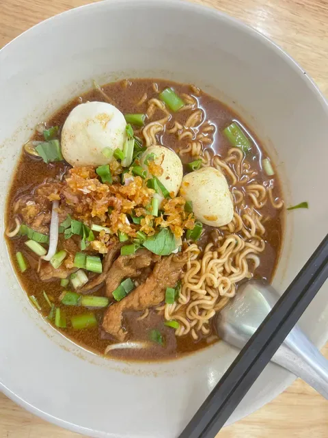 ก๋วยเตี๋ยวเรือแม่พลอย (Mae Ploy Boat Noodles)