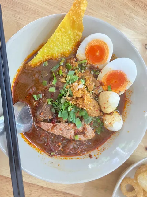 ก๋วยเตี๋ยวเรือแม่พลอย (Mae Ploy Boat Noodles)