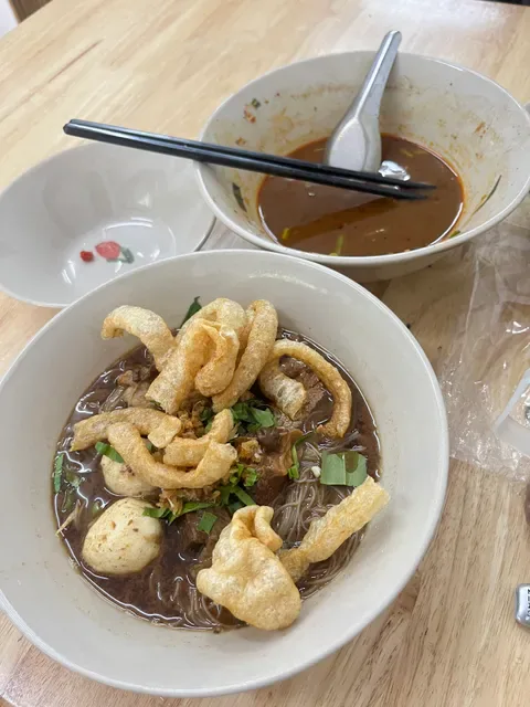 ก๋วยเตี๋ยวเรือแม่พลอย (Mae Ploy Boat Noodles)
