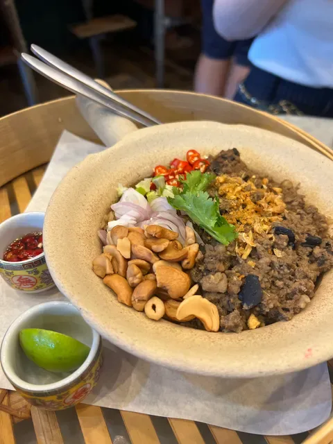 Lhong Tou Cafe at Yaowarat