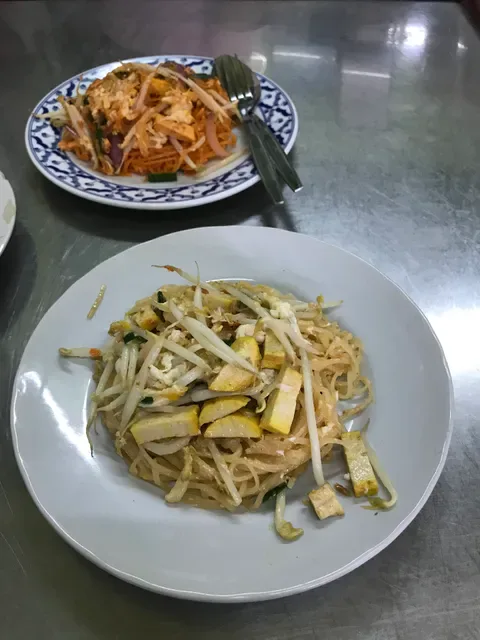 Lueng Pha Pad Thai