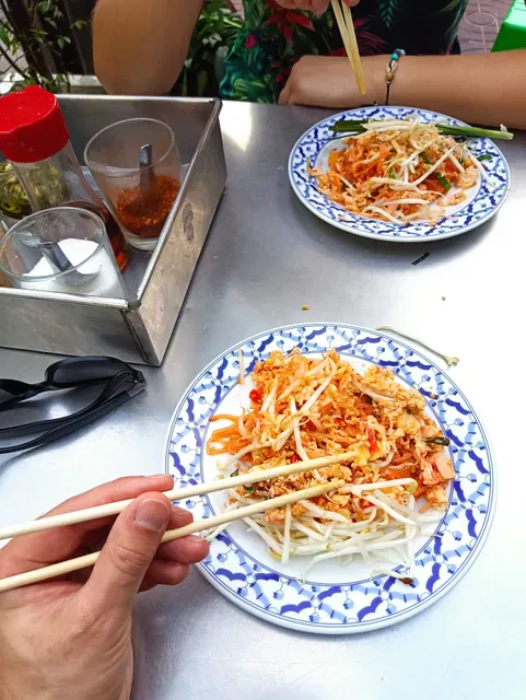 Lueng Pha Pad Thai