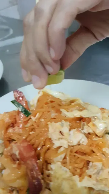 Lueng Pha Pad Thai