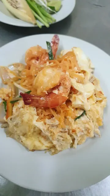 Lueng Pha Pad Thai
