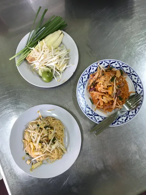 Lueng Pha Pad Thai