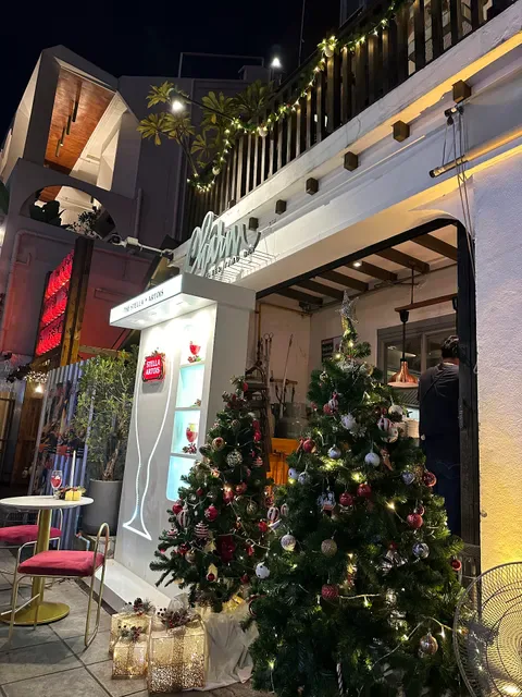 Charm Eatery and Bar