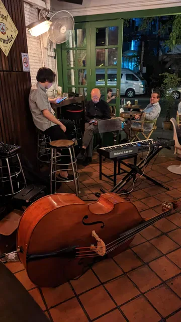 Le Café des Stagiaires - Bangkok