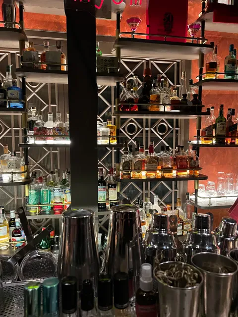 Mahaniyom Cocktail Bar