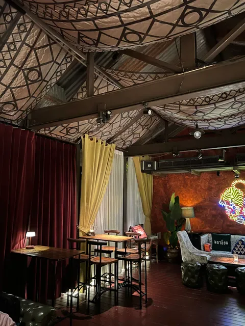 Mahaniyom Cocktail Bar