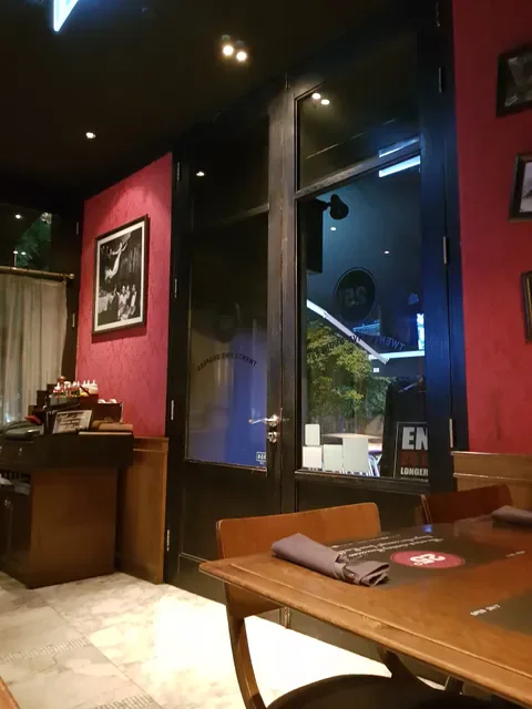 25 Degrees Burger Bar