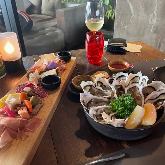 Scarlett Wine Bar & Restaurant