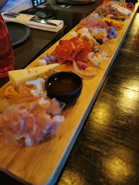 Scarlett Wine Bar & Restaurant