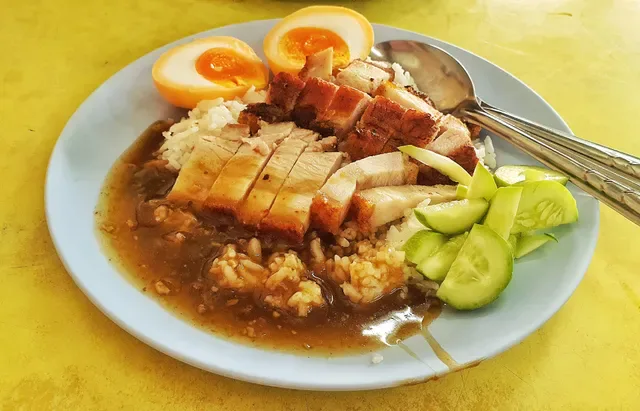 Khao Moo Daeng Si Morakot